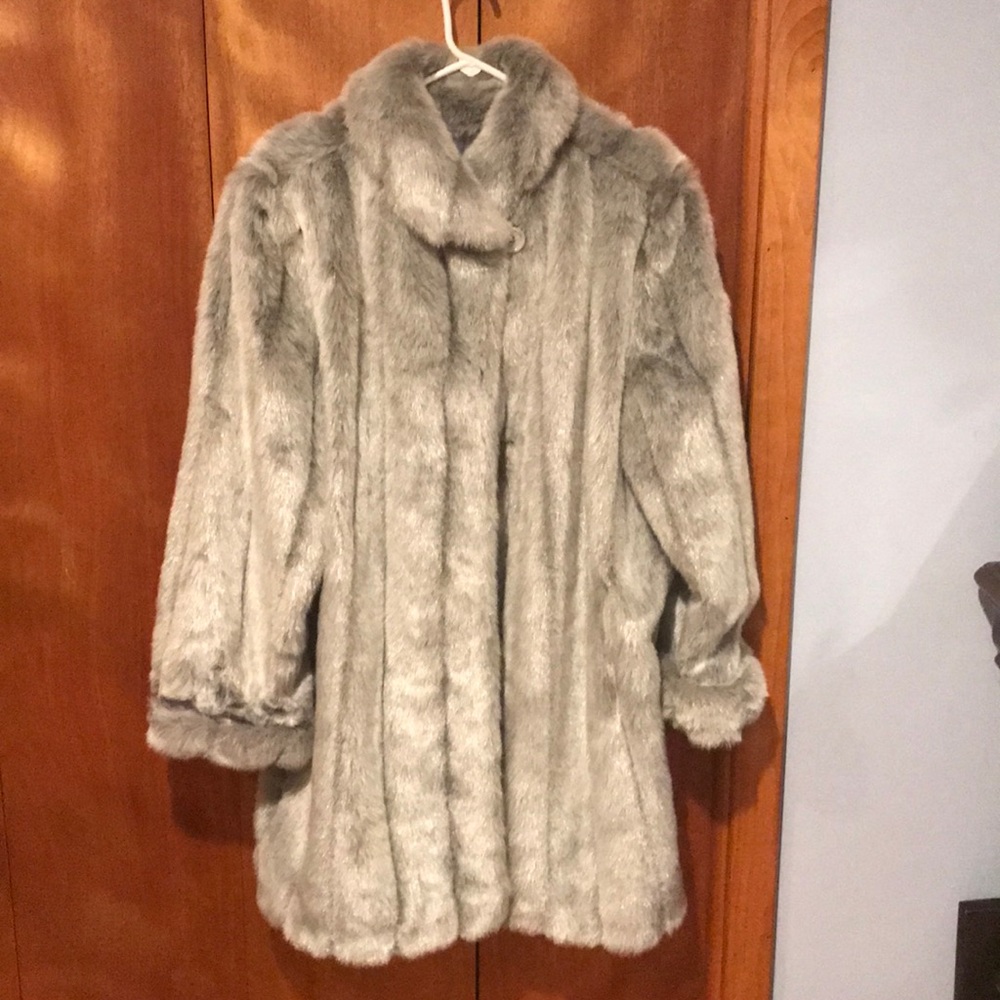 Dennis Basso women’s faux fur coat